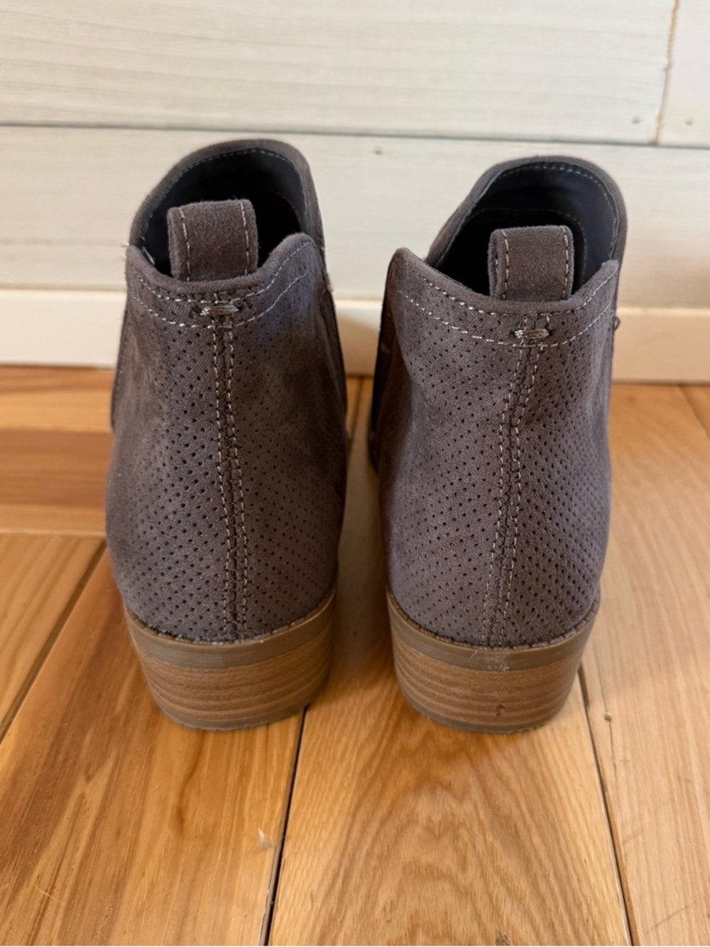 Universal Thread Shoes - Picture 4 of 7